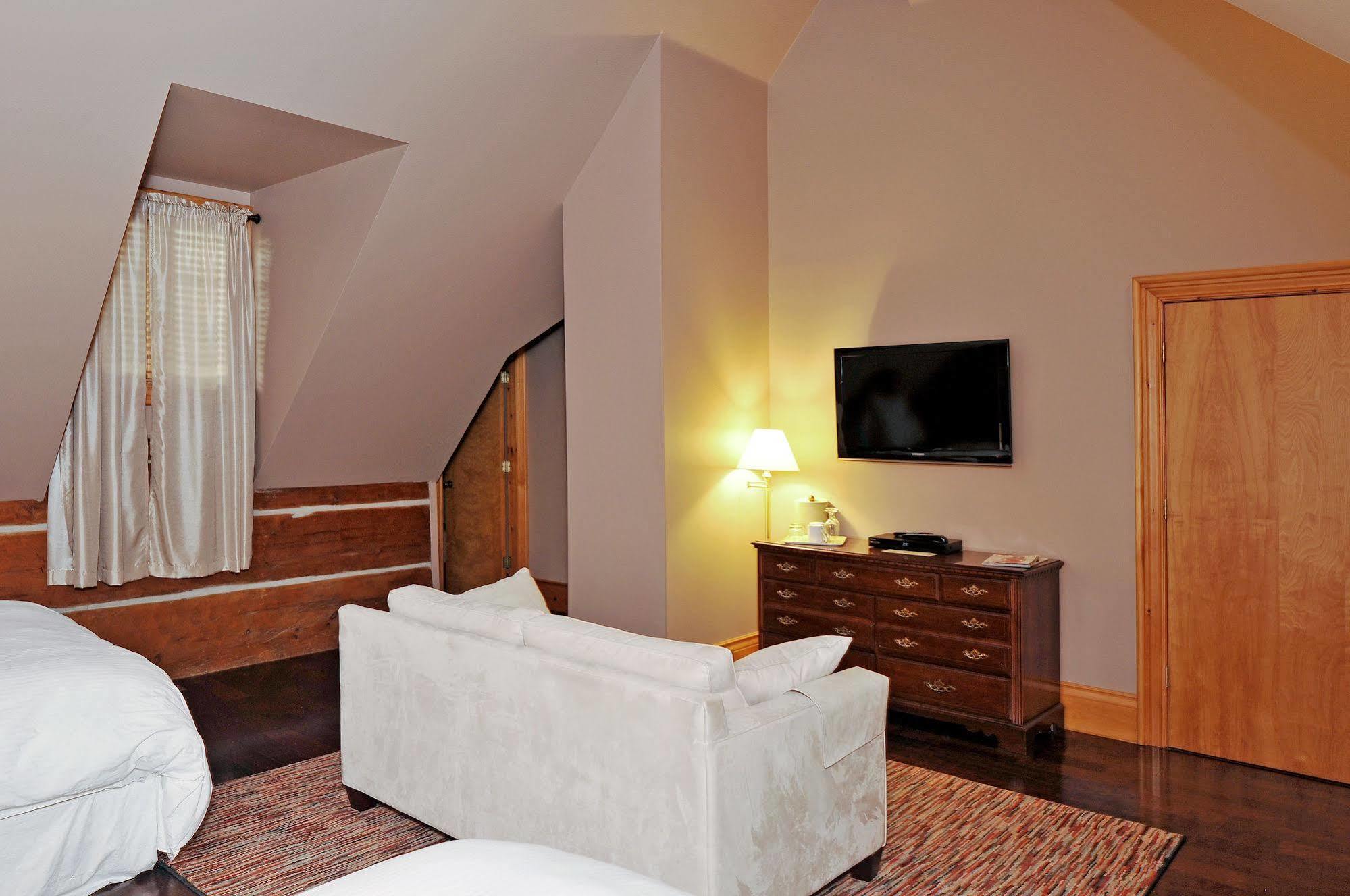Eganridge Resort, Golf Club & Spa Bobcaygeon Buitenkant foto